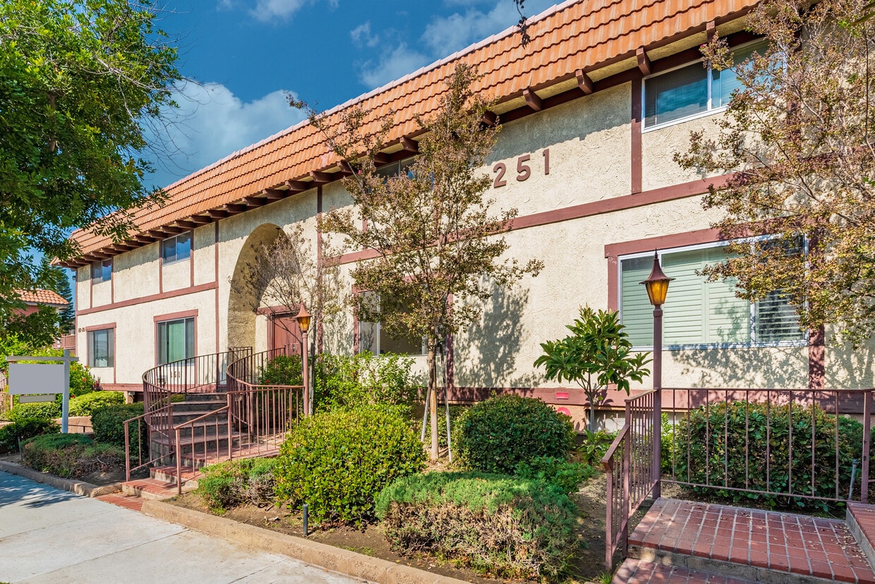 251 W Dryden St Unit 23, Glendale, CA 91202 Condo for Rent in