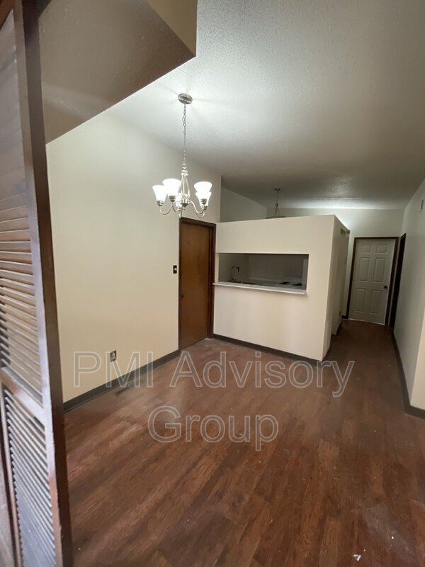 Building Photo - 2927 SW Atwood Ave