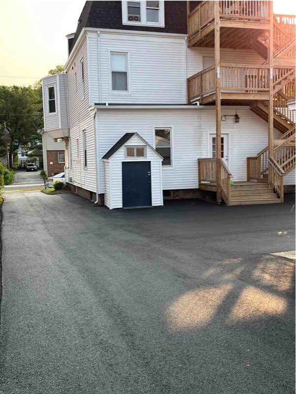 Building Photo - 40 James St