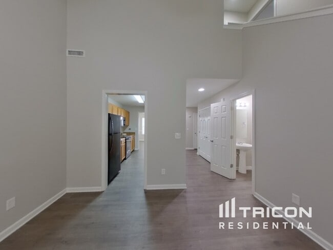 Foto del edificio - 1392 Zered Pl NW