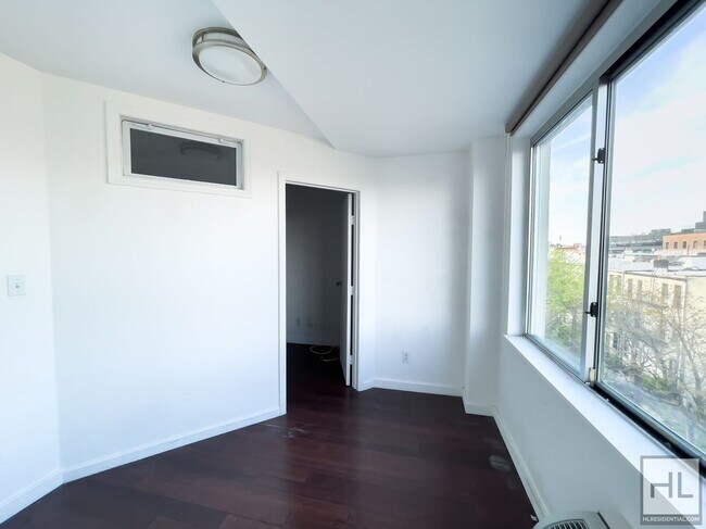 Foto del edificio - STANHOPE STREET / Spacious Bushwhick 2-Bed...