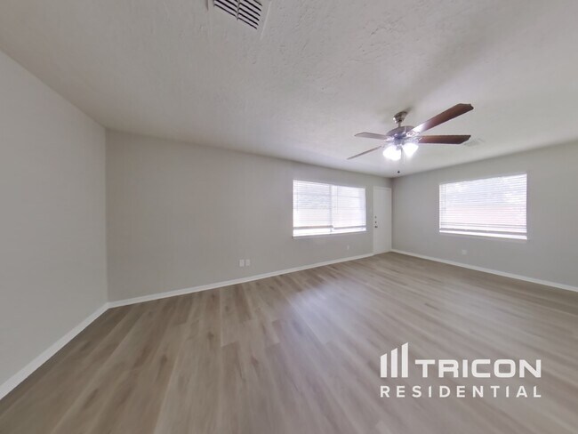 Foto del edificio - 7022 Sandy Knolls Dr