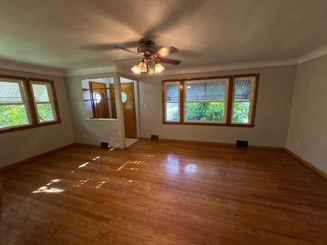 Foto del edificio - Cozy 3 bedroom 1 bath in Garfield Heights