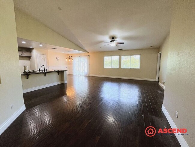 Foto del edificio - Beautiful NW Bakersfield Home | Cul-de-Sac Living + Solar