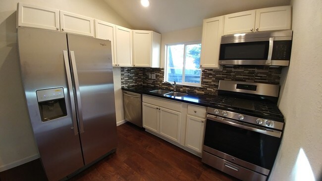 Foto del edificio - 1359 E 9th St