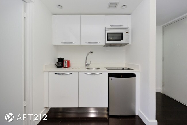Building Photo - 440 W 41st St
