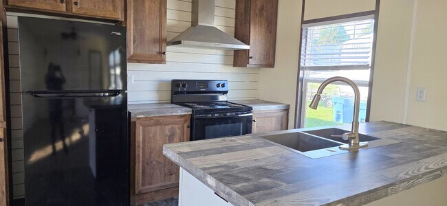 Building Photo - 66 Benedict Dr