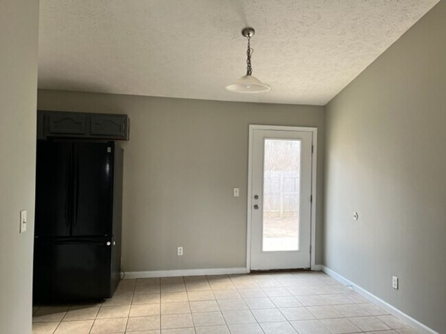 Foto del edificio - Gorgeous south side single family home in Romney Run subdivision. Fenced in back yard