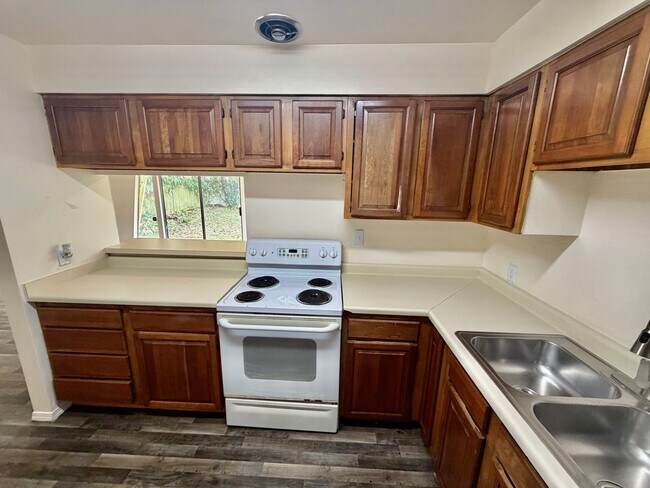Foto del edificio - Kenton 3BR/2BA Single-Level Home | Private Yard, W/D Included & Off-Street Parking