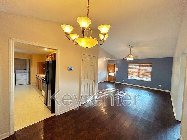 Photo - 4417 Fawnie Ln House