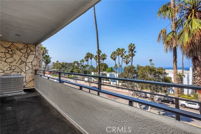 Foto del edificio - 230 S Catalina Ave