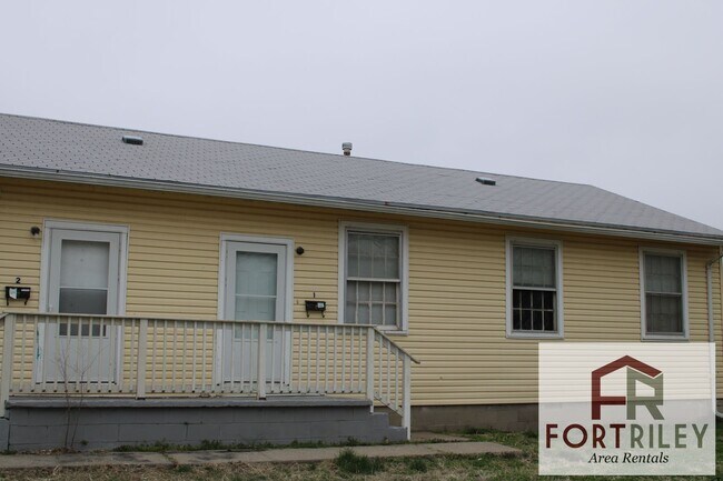 Building Photo - 801 W 11th St