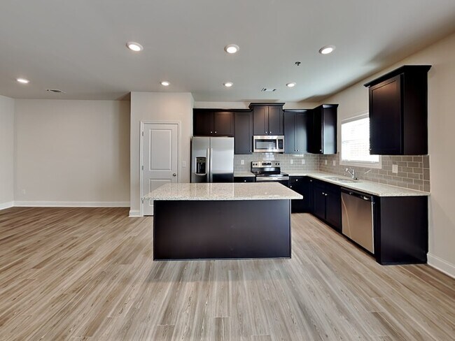 Foto del edificio - New Year, New Home! One Month FREE Rent!