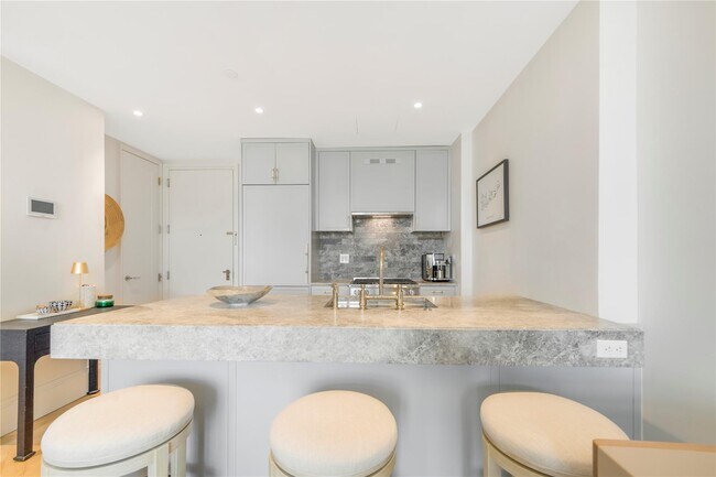 Foto del edificio - 250 E 21st St