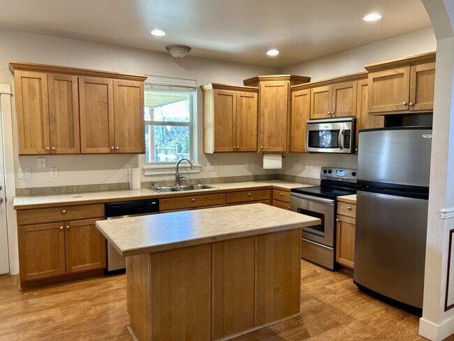 Foto del edificio - 8353 Grouse Cres Dr