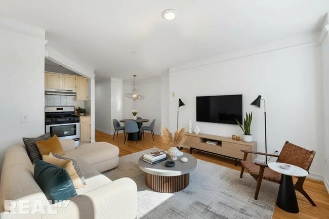 Building Photo - 394 E 8th St