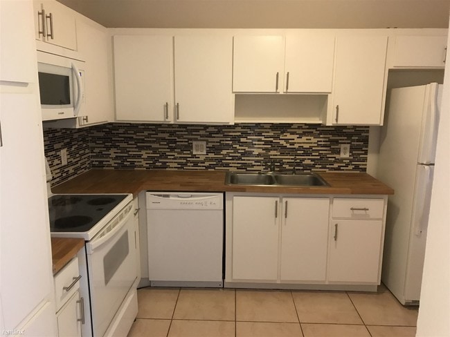 Foto del edificio - 2 br, 2 bath  - 16501 Blatt Blvd Apt 201