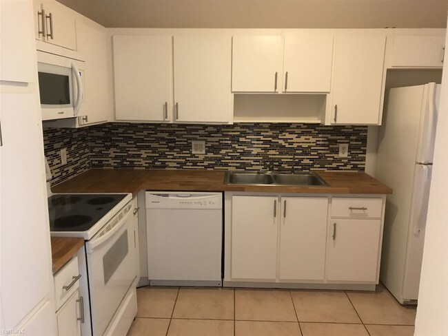 Building Photo - 2 br, 2 bath  - 16501 Blatt Blvd Apt 201