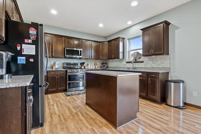 Building Photo - N42W22770 Beacon Ct