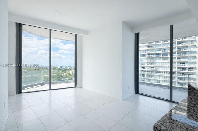 Foto del edificio - 175 SE 25th Rd