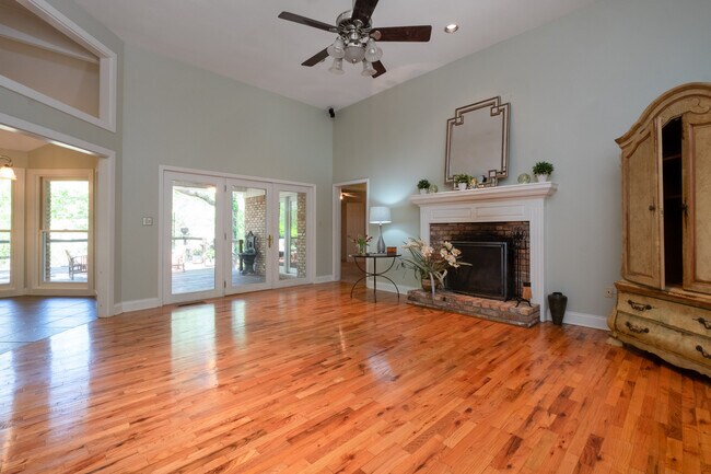 Foto del edificio - 222 Frazier Ln