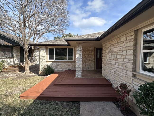 Building Photo - 1109 Lohmans Crossing Rd