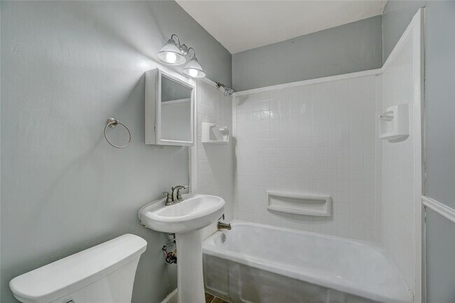 Foto del edificio - 2119 Hardin Dr