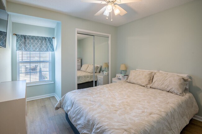 Foto del edificio - COZY,  FURNISHED OFF-SEAON MONTHLY RENTAL