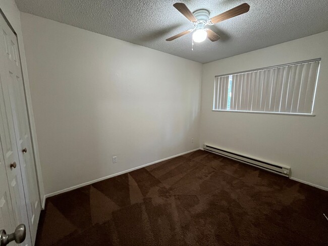 Building Photo - LOVELY DUPLEX HOME IN BEAUTIFUL SANDY, OR!!