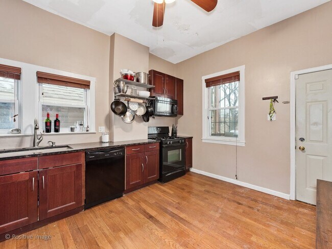 Building Photo - 2450 W Arthington st