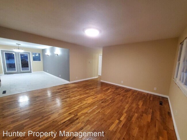 Building Photo - 3 br, 2 bath House - 1540 E Crestview St.