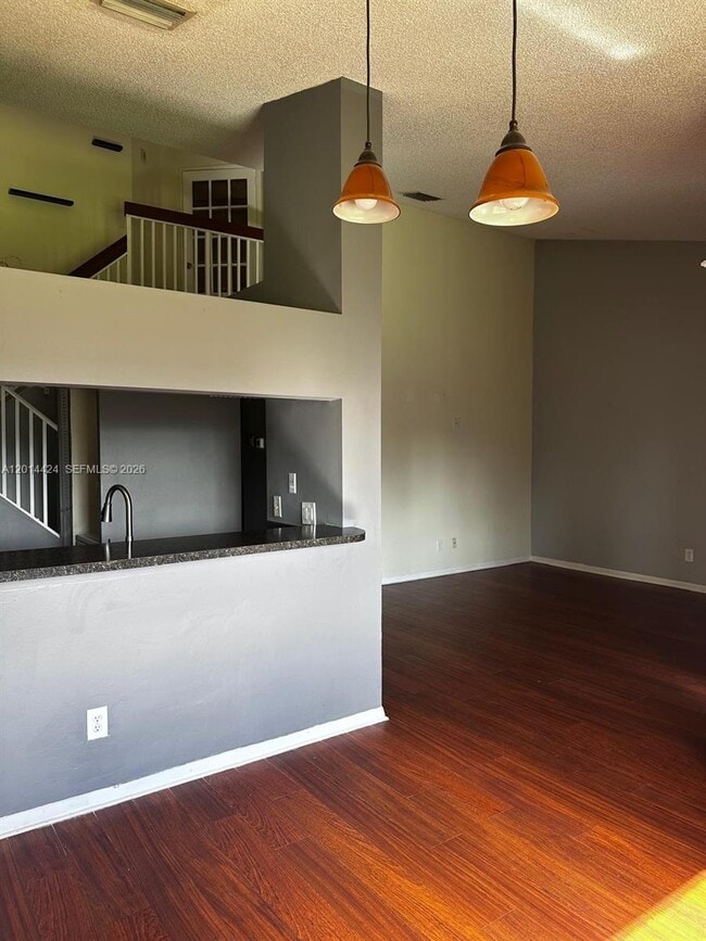 Building Photo - 979 Coral Club Dr