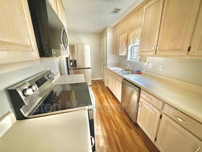 Foto del edificio - 121 Williamstown Dr