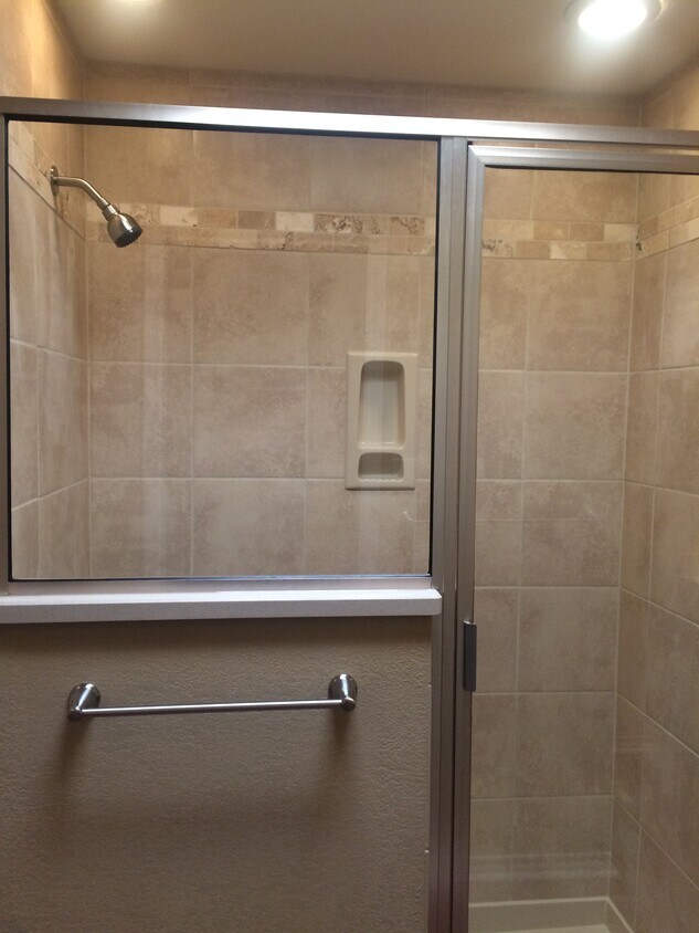 Foto principal - 412 Lochridge Dr