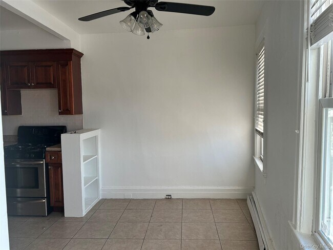 Building Photo - 126 Deer Park Ave