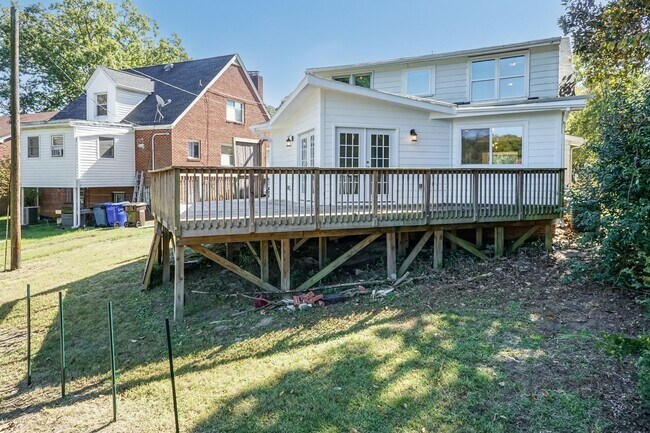 Building Photo - Gorgeous SPACIOUS Four Bedroom Home!