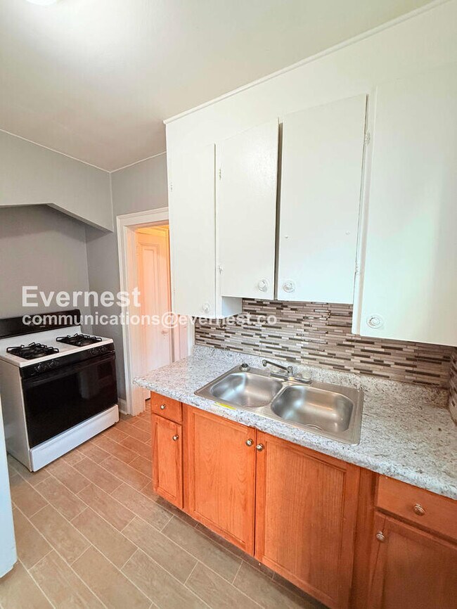 Foto del edificio - 4066 Tyler St