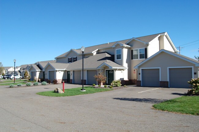 Garajes adjuntos - Sanctuary Grove Luxury Apartments