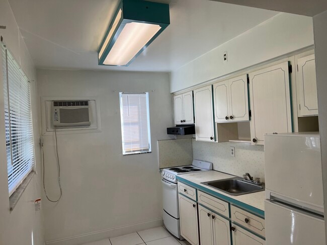 Building Photo - 1928 Taylor St