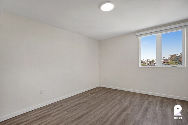 Building Photo - 1363 Colton St