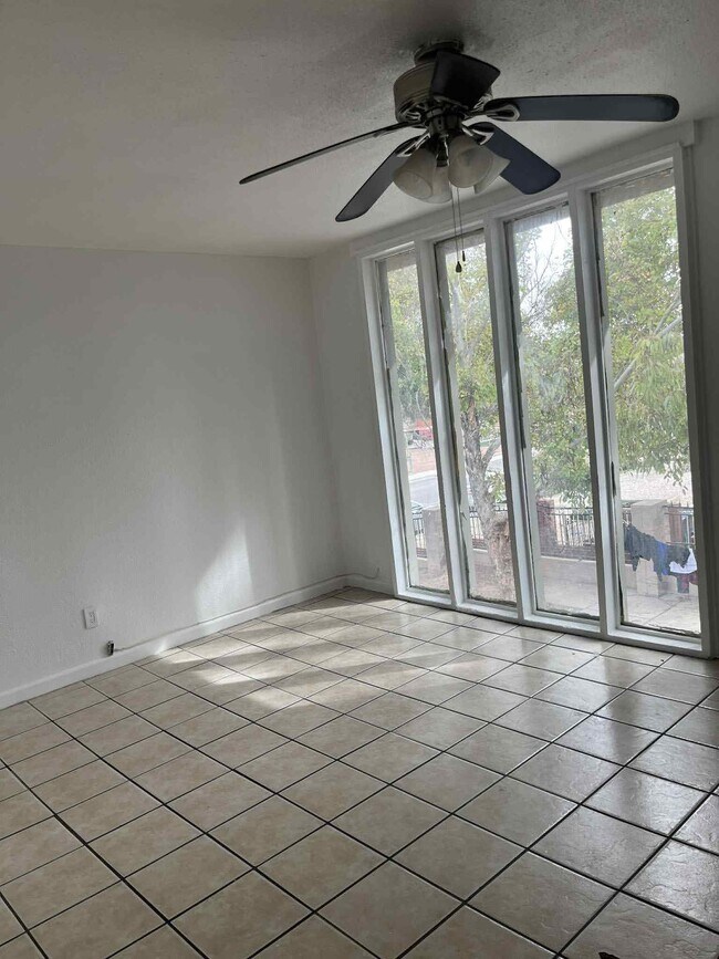 Foto del edificio - 3371 Brussels St