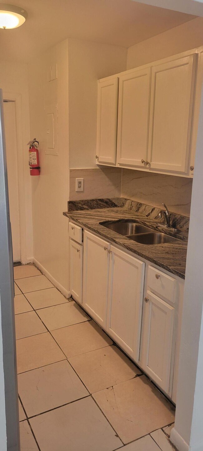 Foto del edificio - 1165 W 28th St