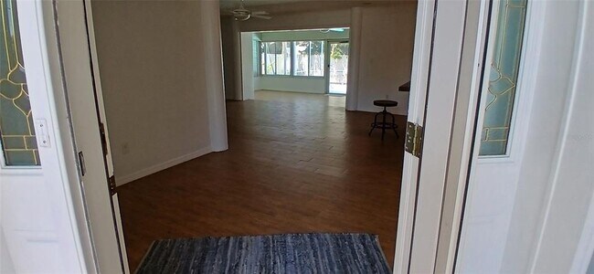 Foto del edificio - 4397 Harbor Hills Dr