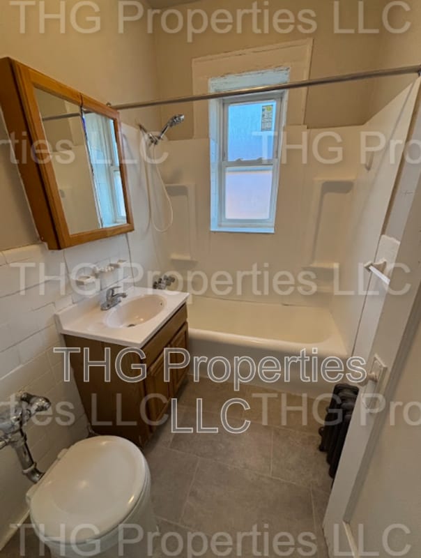 Building Photo - 490 Tremont Ave