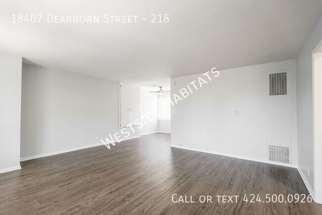 Foto del edificio - 18407 Dearborn - Gorgeous, fully renovated...