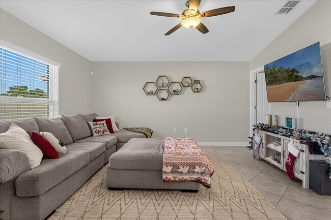 Foto del edificio - 148 Taft Dr