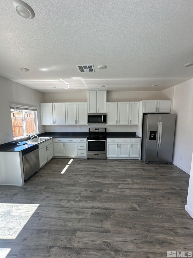 Building Photo - 420 Summer Triangle Dr