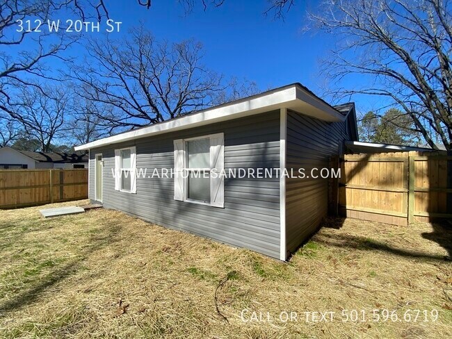 Building Photo - 312 W 20th St | $1495 | 4 beds, 1 full bath