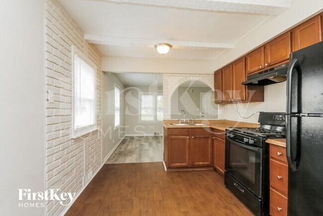 Foto del edificio - 16865 Bulger Ave