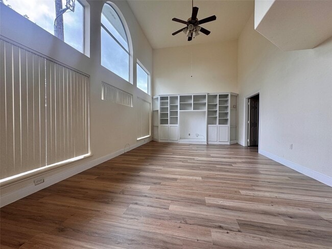 Foto del edificio - 8530 Regalbrook Dr